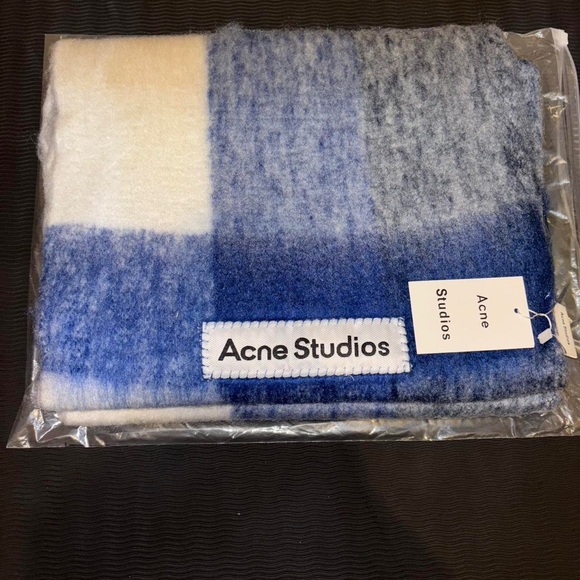 Acne Studios Gradient Blue and Cream Bath Towel - Picture 1 of 3